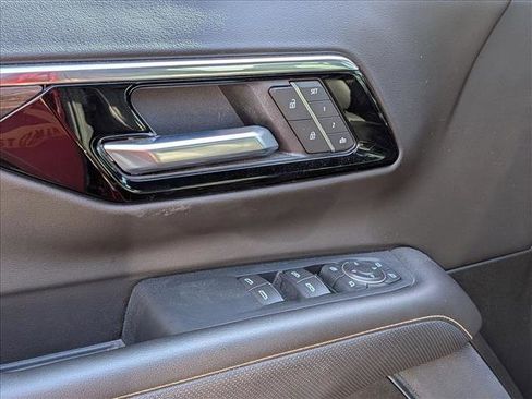 Used 2025 Chevrolet Suburban Premier image 4