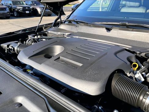 New 2026 Land Rover Discovery Limited Edition image 33