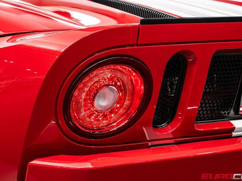 Used 2006 Ford GT RWD image 21