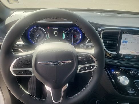New 2026 Chrysler Pacifica Select image 7
