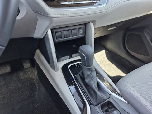 Used 2025 Toyota Corolla Cross LE w/ Moonroof Package image 12