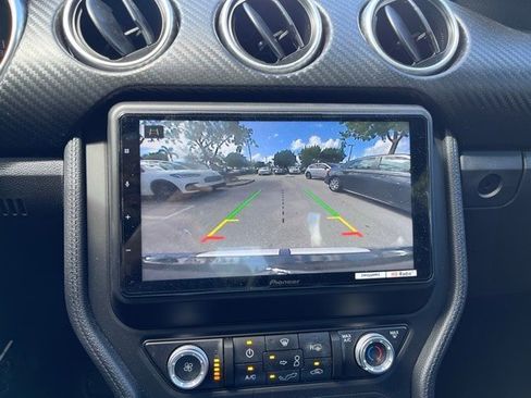 Used 2022 Ford Mustang Coupe image 8