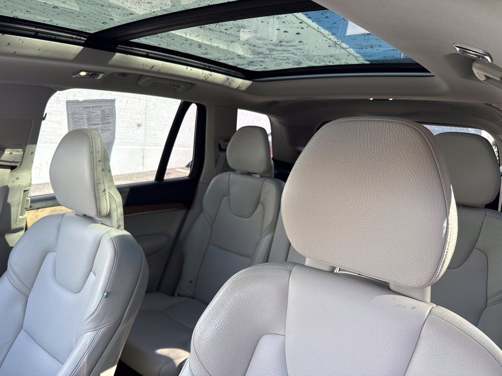 Used 2021 Volvo XC90 T6 Momentum w/ Climate Package AWD/4WD image 12