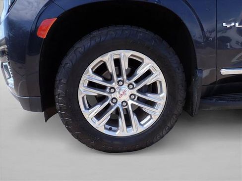 Used 2023 GMC Yukon XL SLT w/ SLT Luxury Package AWD/4WD image 7