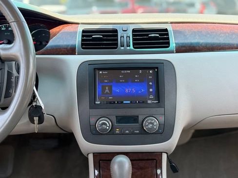 Used 2011 Buick Lucerne CXL FWD image 18