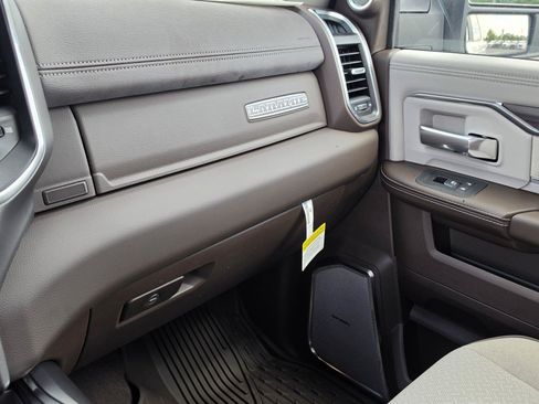 New 2026 RAM 2500 Laramie AWD/4WD image 29