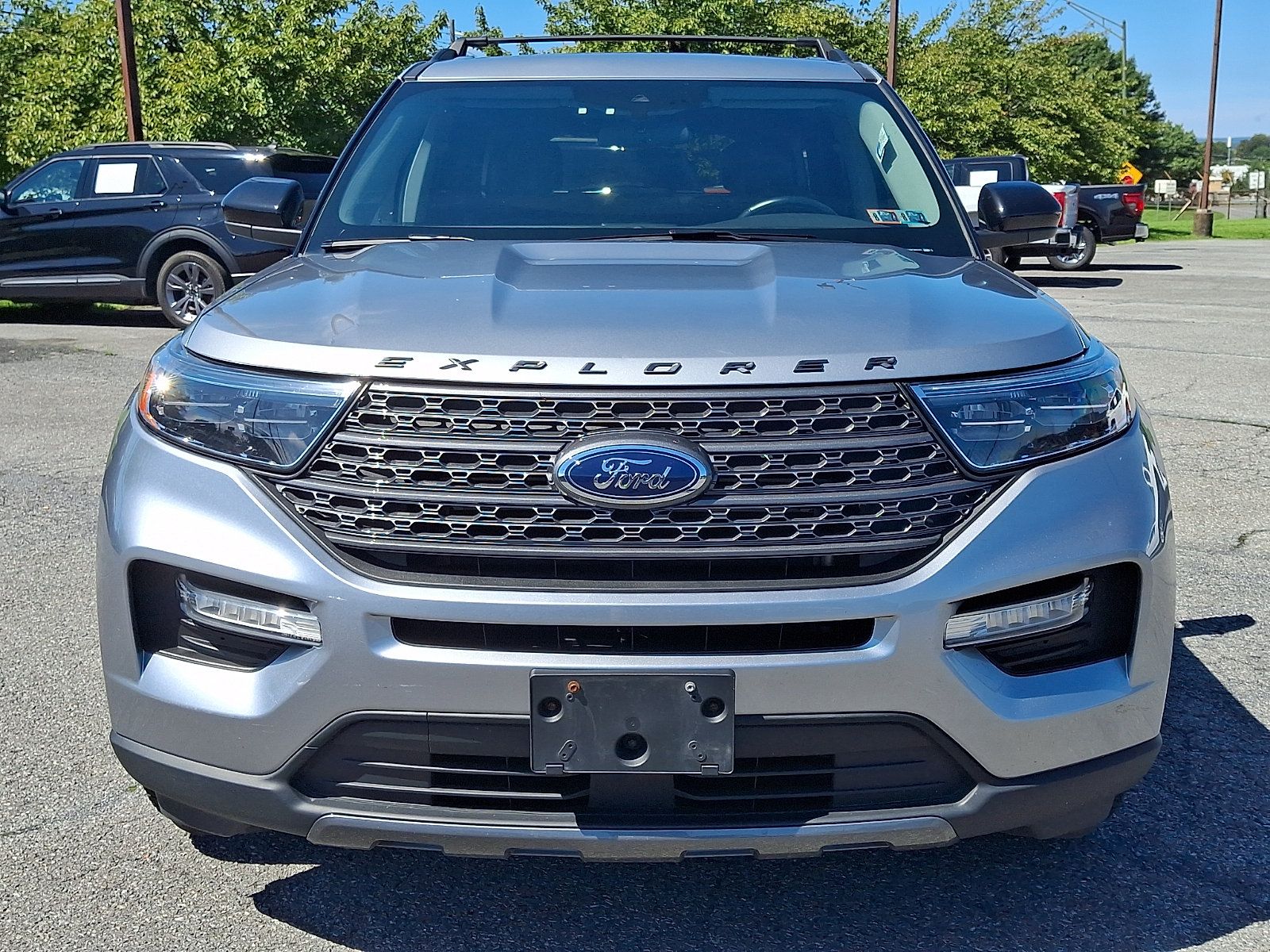 Used 2023 Ford Explorer XLT w/ Equipment Group 202A AWD/4WD image 2