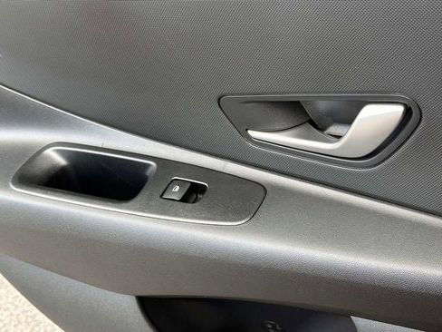 Used 2023 Hyundai Elantra SEL image 21