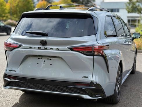 Used 2026 Toyota Sienna XSE AWD/4WD image 5