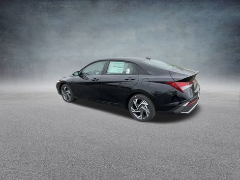 Certified 2025 Hyundai Elantra Sport image 16