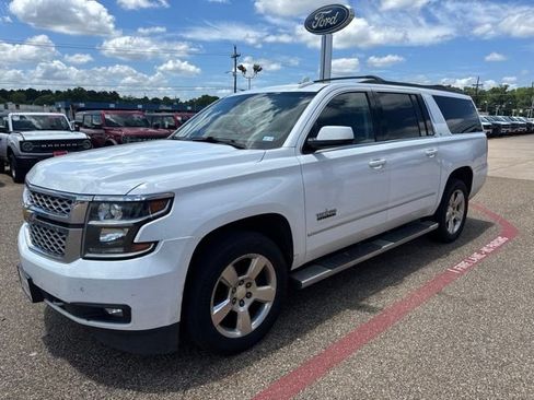 Used 2019 Chevrolet Suburban LT w/ LT Signature Package RWD image 3