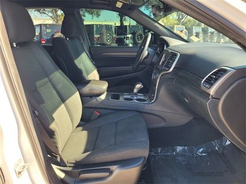 Certified 2021 Jeep Grand Cherokee Laredo image 20