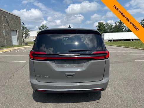 Certified 2025 Chrysler Pacifica Select FWD image 6