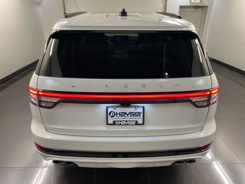 Used 2026 Lincoln Aviator AWD image 5