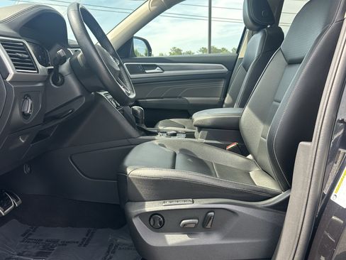 Used 2022 Volkswagen Atlas SEL R-Line AWD/4WD image 9