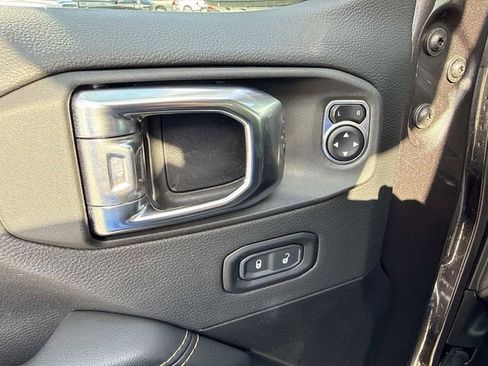 Used 2025 Jeep Wrangler Unlimited Sahara AWD/4WD image 19