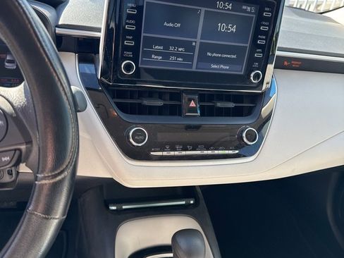 Used 2020 Toyota Corolla LE image 17