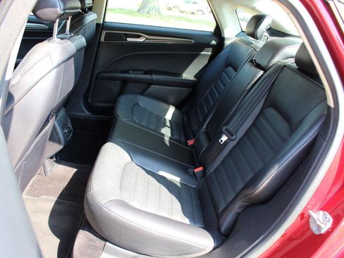 Used 2017 Ford Fusion SE w/ Fusion SE Technology Package AWD/4WD image 33