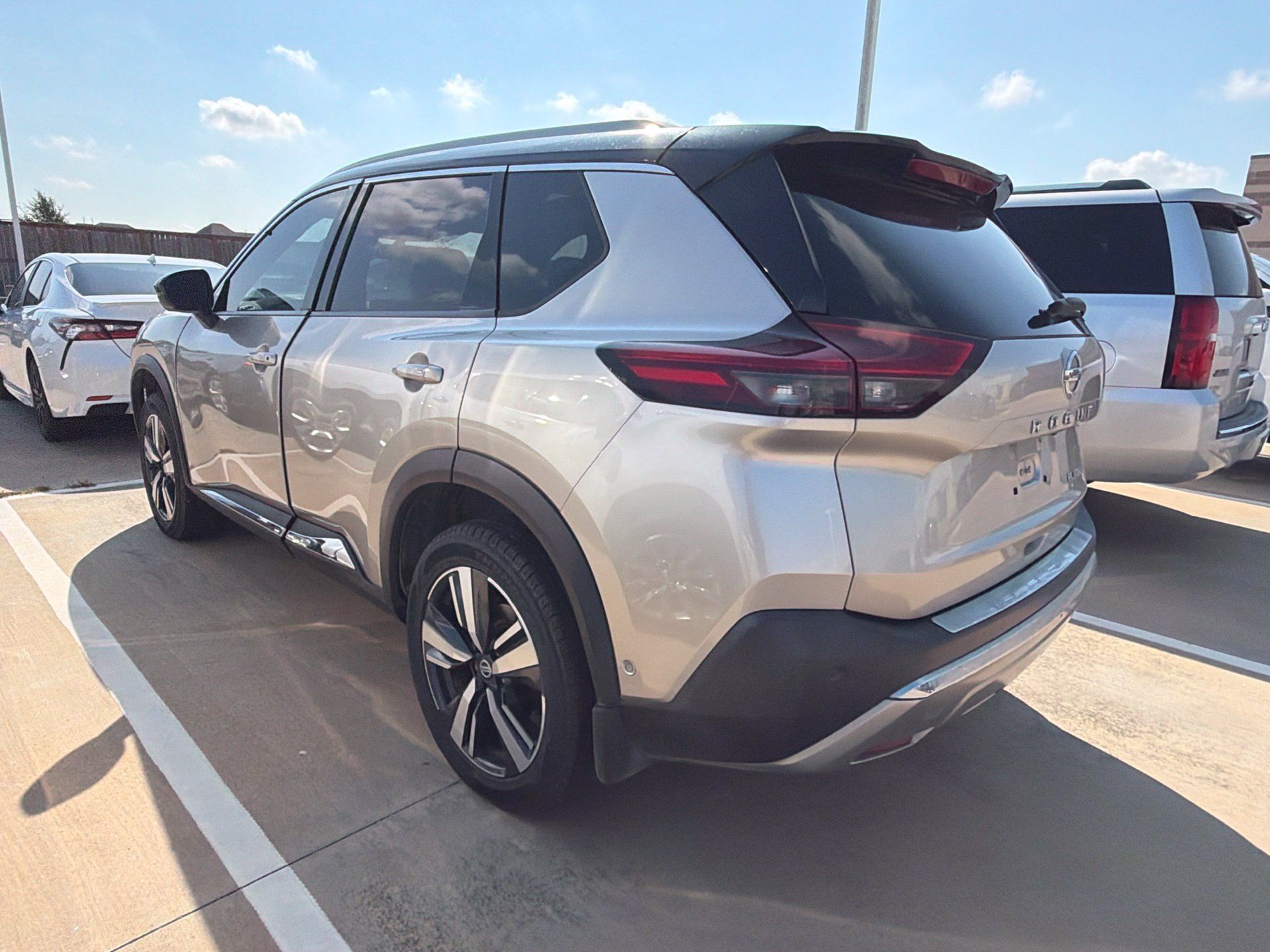 Used 2021 Nissan Rogue Platinum FWD image 5