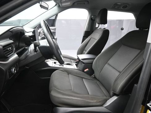 Used 2024 Ford Explorer XLT RWD image 10