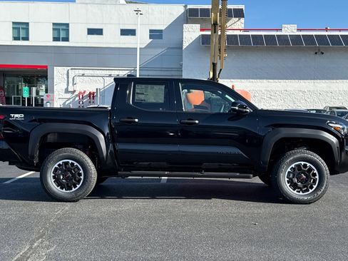 New 2025 Toyota Tacoma TRD Off-Road image 9