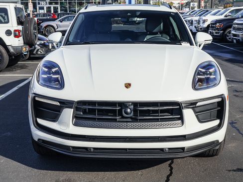 Used 2023 Porsche Macan Base image 19