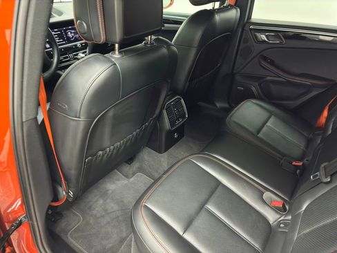 Used 2023 Porsche Macan w/ Premium Package Plus image 38