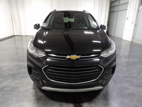 Used 2020 Chevrolet Trax LT w/ LT Convenience Package FWD image 2
