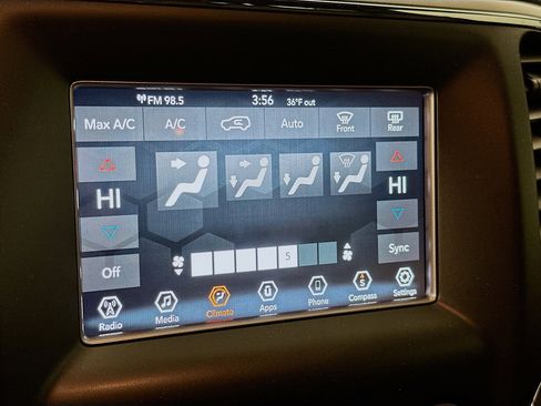 Used 2020 Jeep Grand Cherokee Laredo image 24