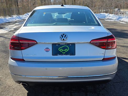 Used 2018 Volkswagen Passat 2.0T SE image 12