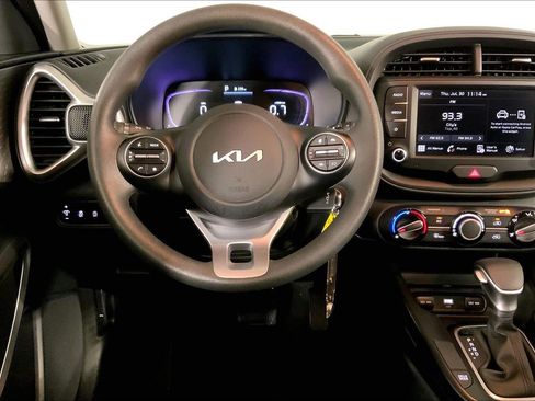 Certified 2025 Kia Soul LX w/ LX Technology Package FWD image 5