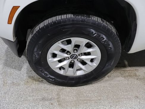 Used 2024 Nissan Frontier SV AWD/4WD image 9