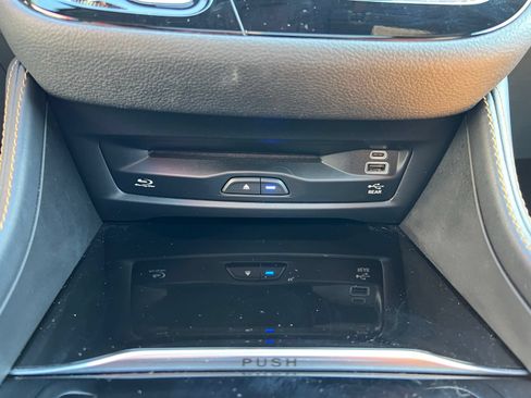Used 2023 Chrysler Pacifica Pinnacle FWD image 54