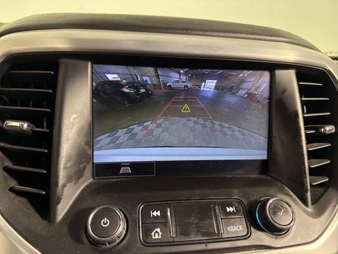 Used 2023 GMC Acadia SLT image 31