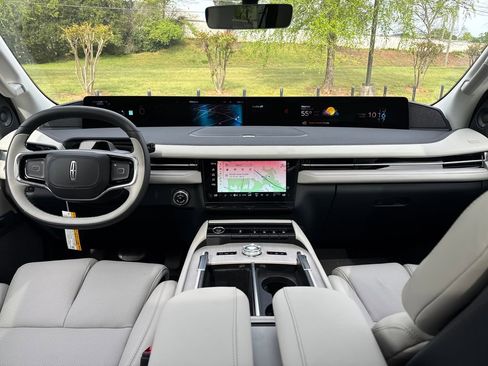 New 2025 Lincoln Navigator L Reserve image 12