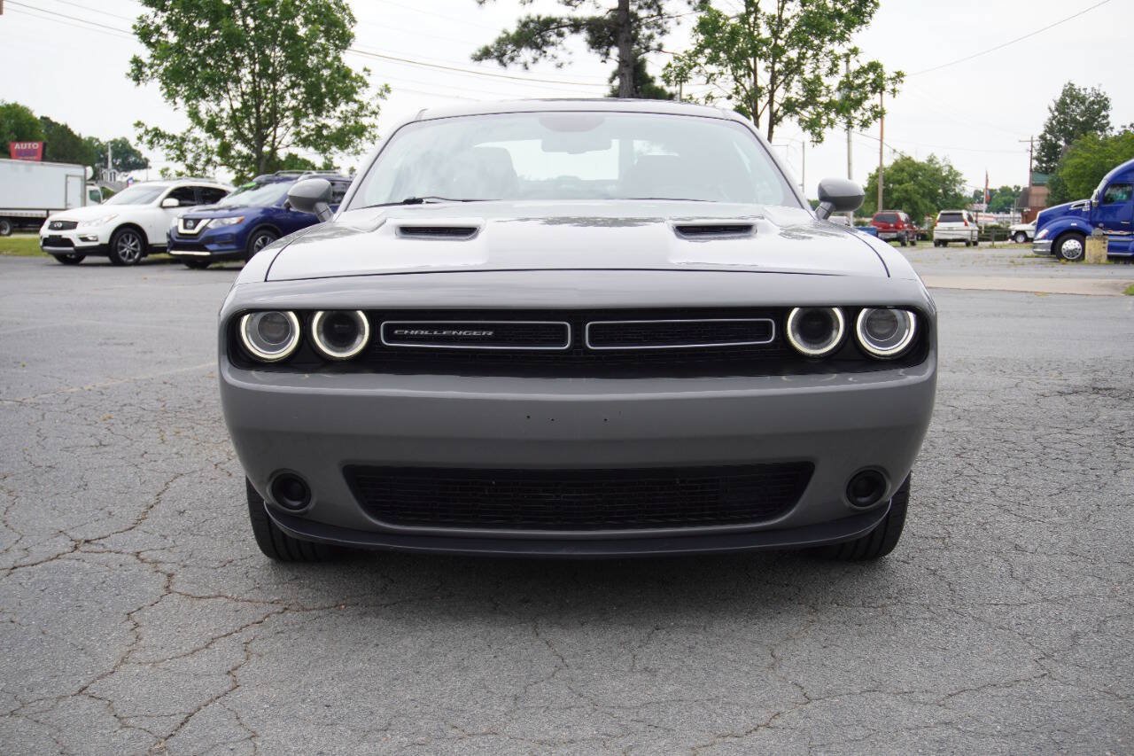 Used 2019 Dodge Challenger SXT RWD image 2