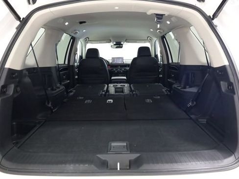 Used 2025 Honda Pilot EX-L image 34
