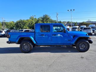New 2025 Jeep Gladiator Sport video 3