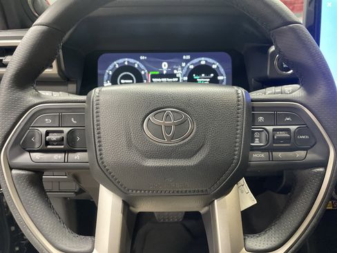 Used 2025 Toyota 4Runner Limited image 18