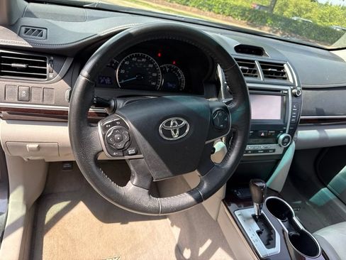 Used 2013 Toyota Camry XLE w/ Leather Pkg FWD image 9