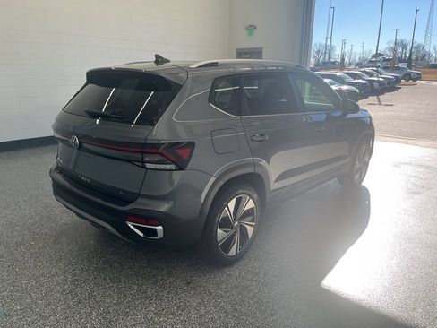New 2026 Volkswagen Taos SE AWD/4WD image 5