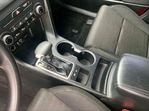Used 2018 Kia Sportage LX FWD image 17