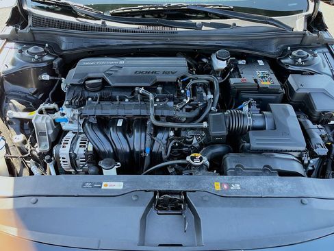 Used 2025 Hyundai Elantra Sport FWD image 27