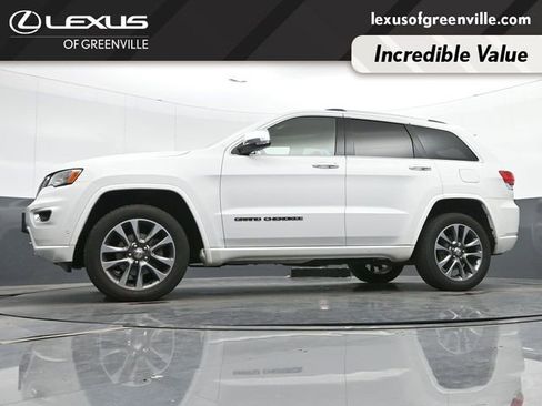 Used 2017 Jeep Grand Cherokee Overland w/ Jeep Active Safety Group AWD/4WD image 41
