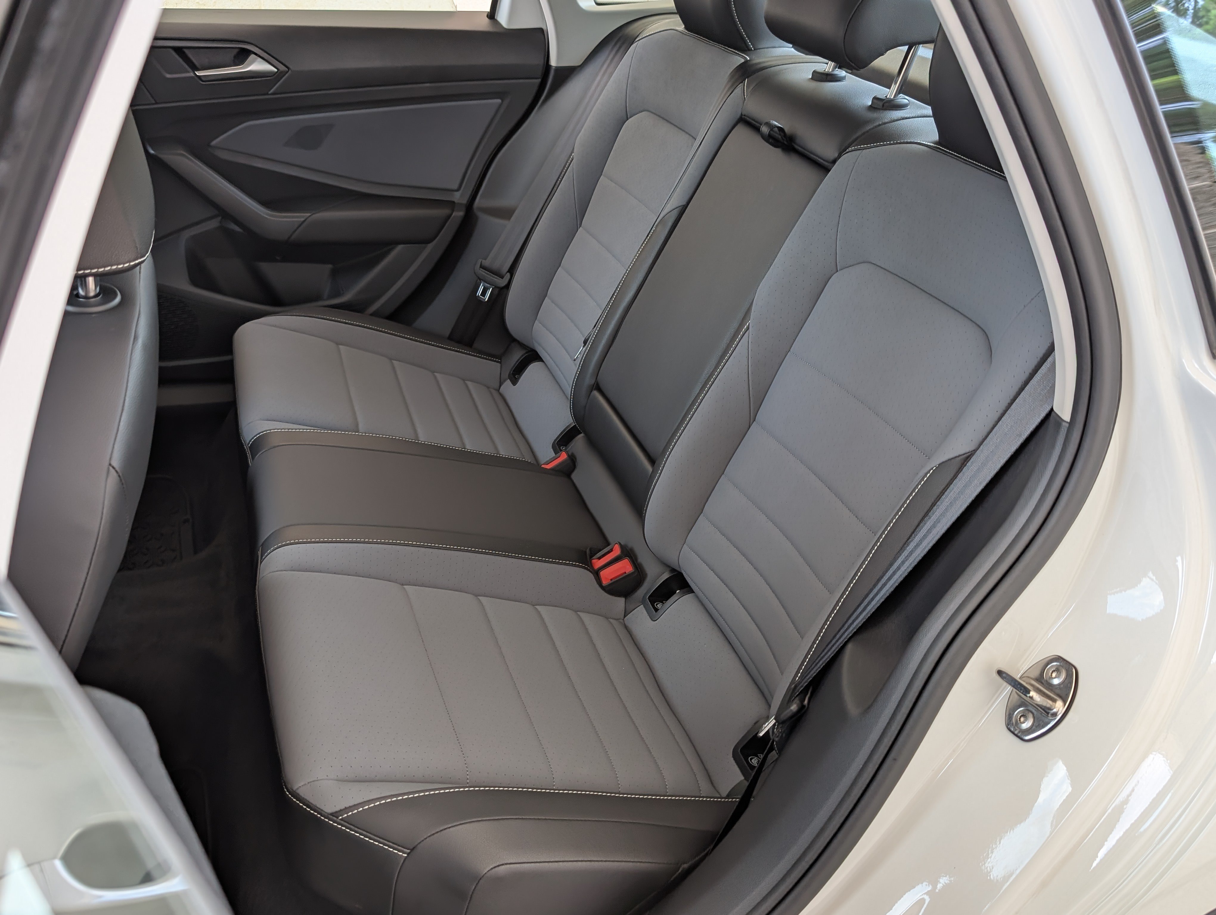 Used 2025 Volkswagen Jetta SE w/ Sunroof Package FWD image 18