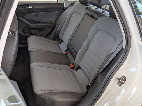 Used 2025 Volkswagen Jetta SE w/ Sunroof Package FWD image 18