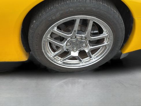 Used 2002 Chevrolet Corvette Convertible w/ Preferred Equipment Group1 image 17