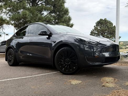 Used 2024 Tesla Model Y Long Range image 1
