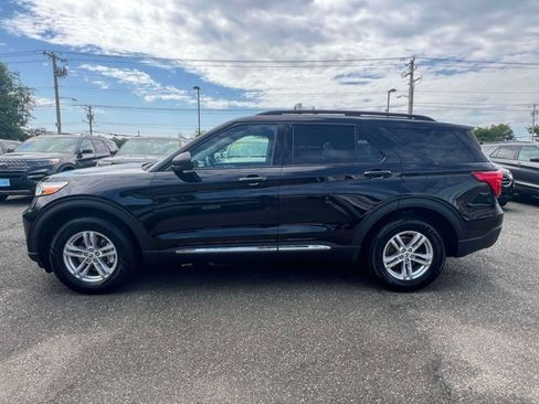 Used 2023 Ford Explorer XLT w/ Equipment Group 202A AWD/4WD image 9