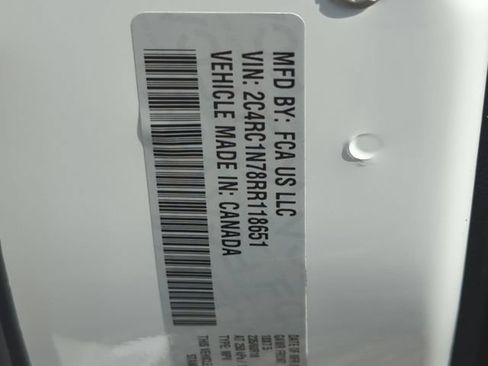 Used 2024 Chrysler Pacifica Pinnacle FWD image 30